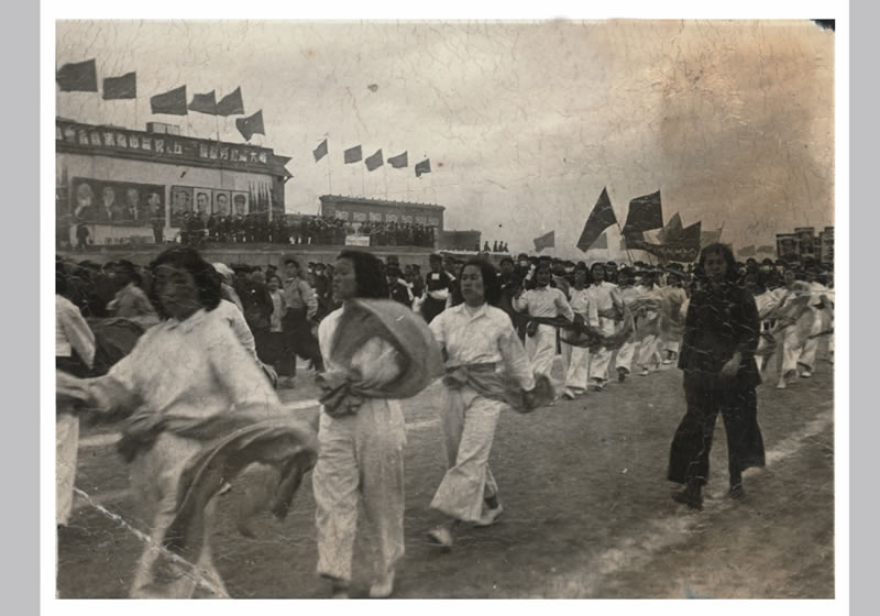 3-11 1952年学校参加山东省济南市“五一”劳动节大会.jpg